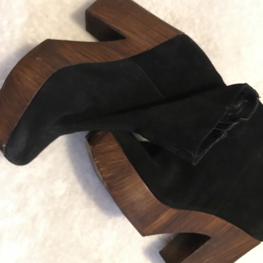 WOOD PLATFORM, SUEDE HEELS